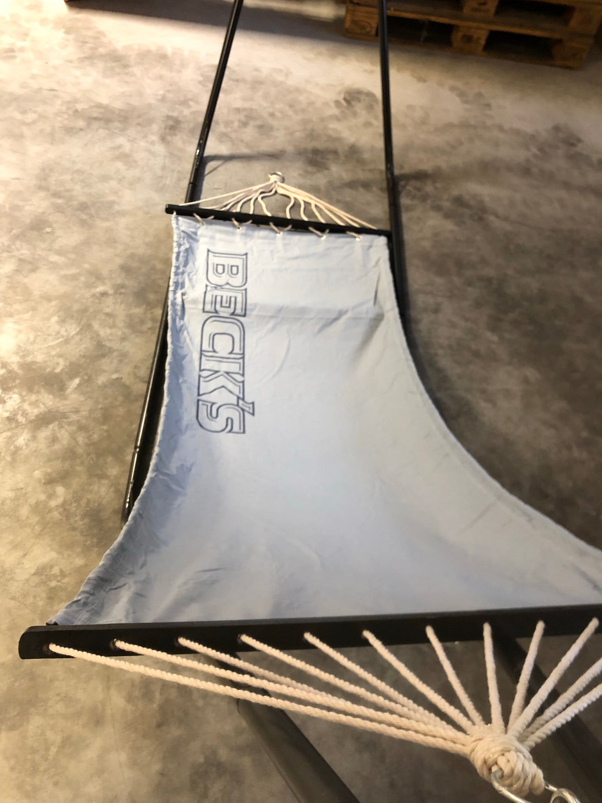 1x Becks Beer Hammock, gray with frame – View 2