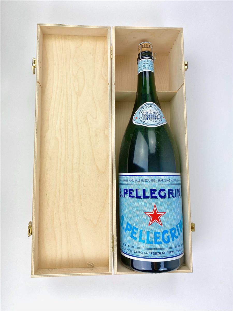 1x San Pellegrino water display bottle, 3 l display bottle with wooden box