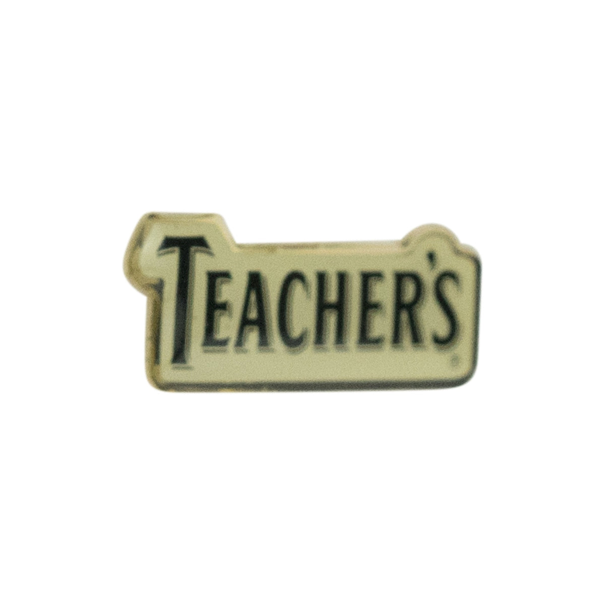 1x Teacher's Whisky Pin Badge Logo Gold – View 2