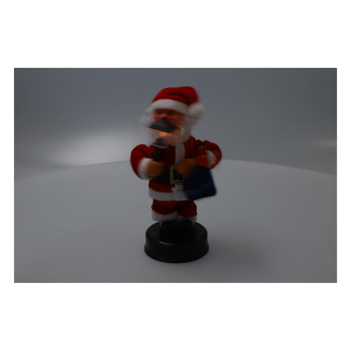 Kulmbacher Reichelbräu Beer: Santa Claus Singing, Dancing, and Glowing – View 4