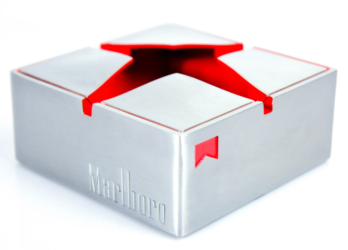 Marlboro Fan Bundle Set consisting of 1x lantern, 1x metal ashtray, 1x lighter – View 2