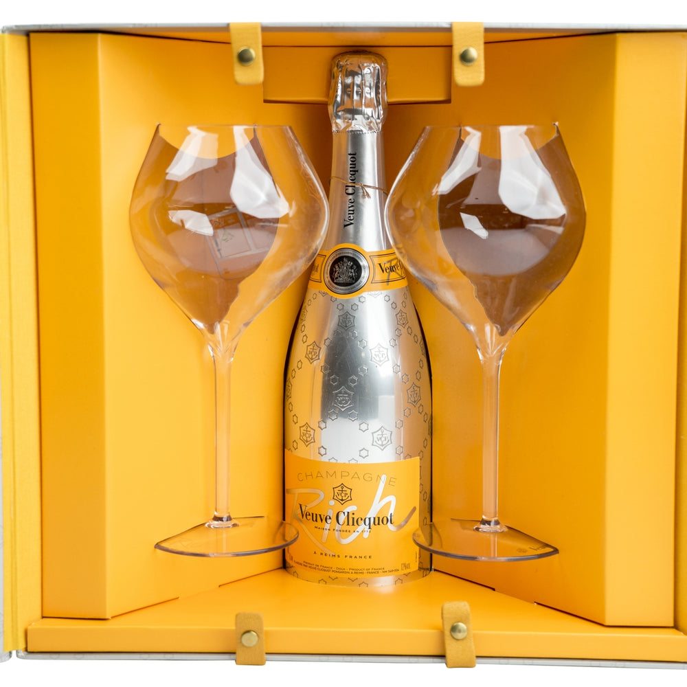 Veuve Clicquot Champagne Picnic Set Elegant Rich Glasses Gift Date Picnic